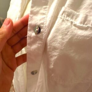 💕💕🤩 Absolutely gorgeous white shirt withh buttons!!😮⭐️⭐️💕💕